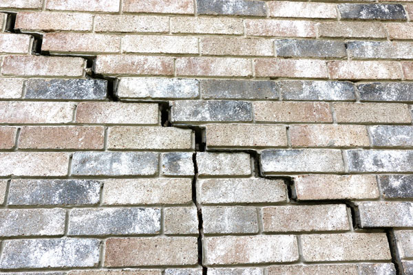 Foundation Damage signs - Cracks in Brickwork